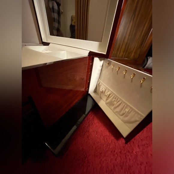 VINTAGE Jere Luxury High Gloss Locking Lux Floral Design Jewelry Box with Key! - Picture 4 of 9